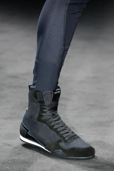 Look 19